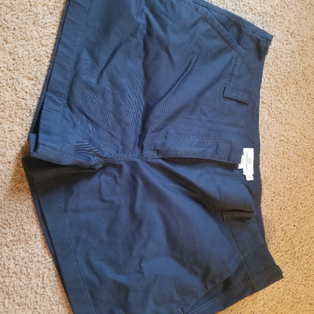 Vineyard vines navy shorts